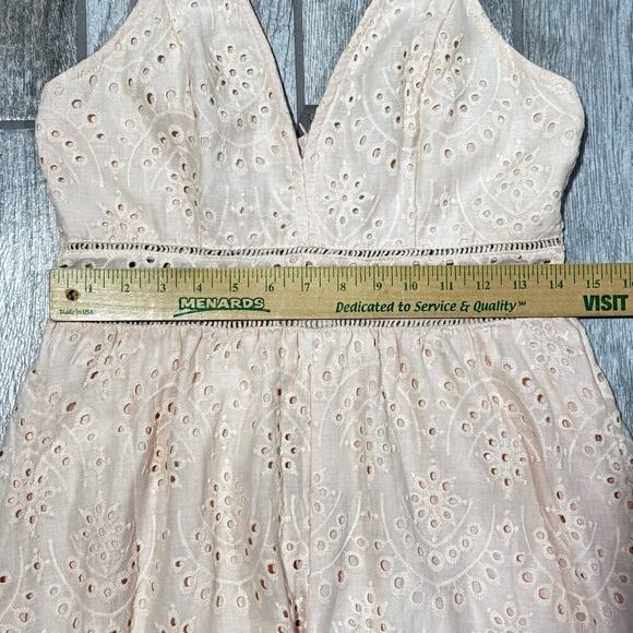 Simplee Eyelet Dress size Medium Blush Peach V Neck Spaghetti Strap Maxi Dress - Picture 9 of 11